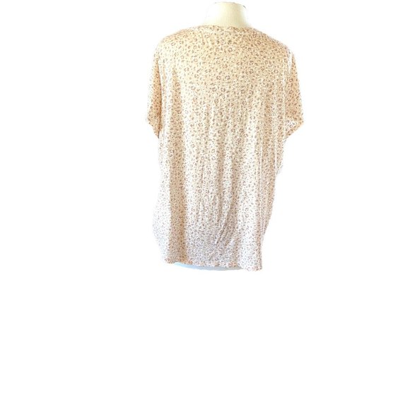 Women's XXL Old Navy Tan  Cream Leopard Print Short Sleeve Tee Shirt - Picture 3 of 5